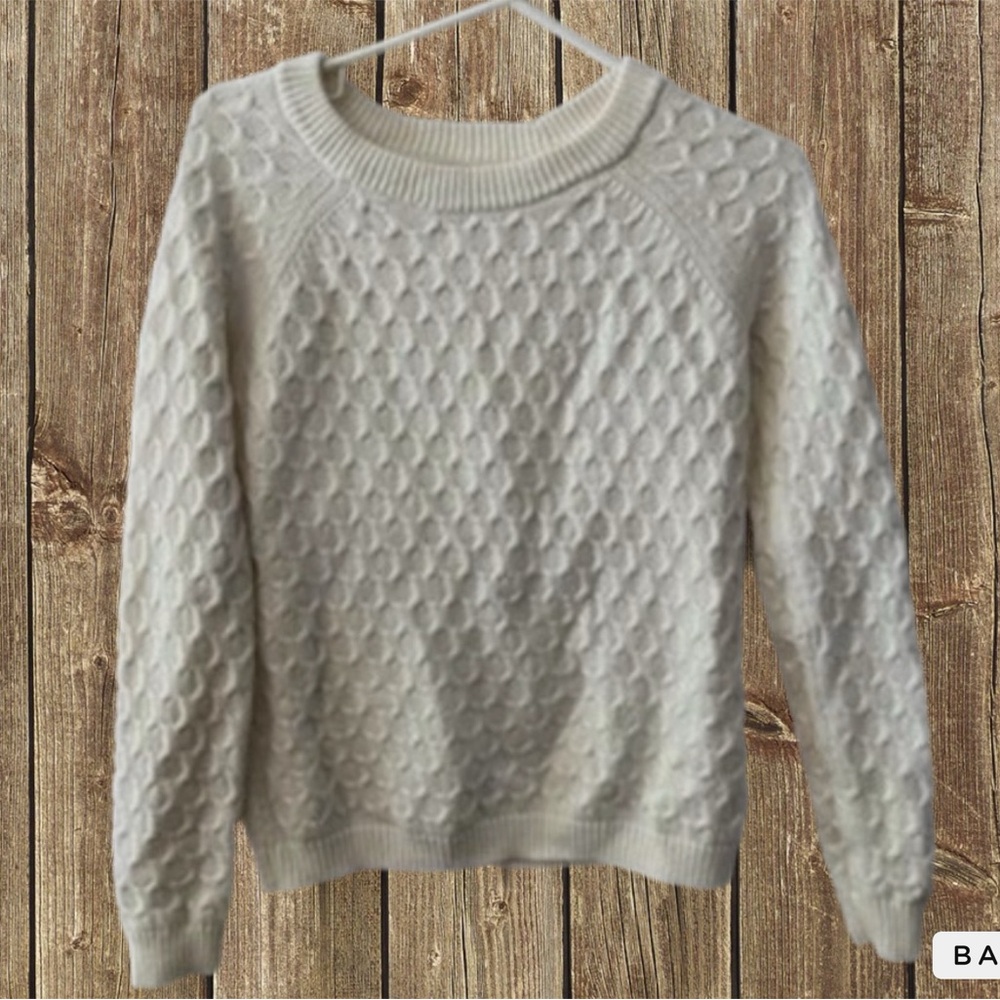 Old Navy sweater crew neck white size small